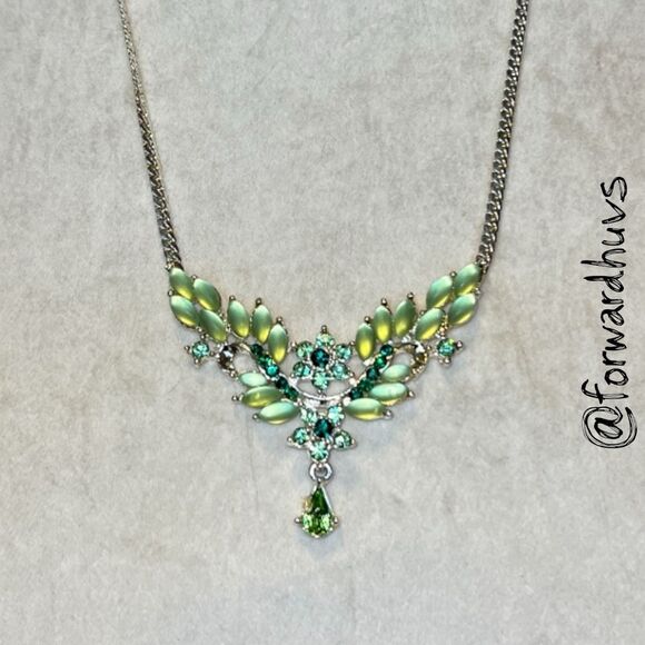 Vintage Mid-Century Rhinestone Necklace – Floral Cluster with Teardrop Pendant - Picture 3 of 10